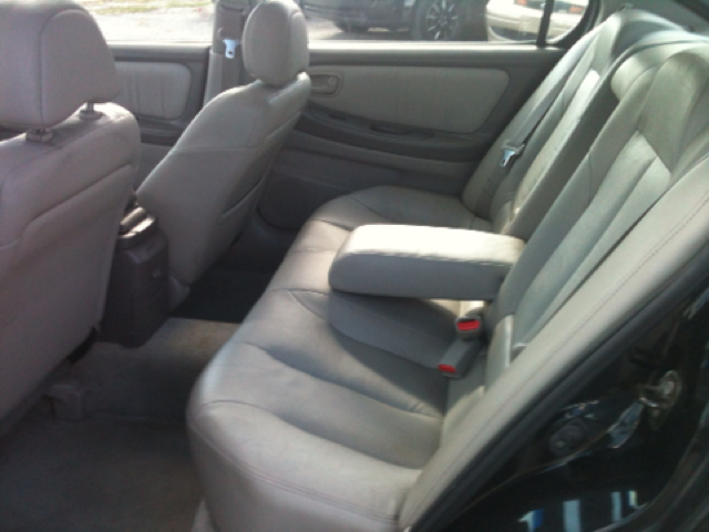 Nissan Maxima 2000 photo 3