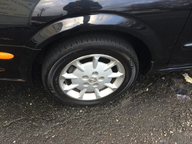 Nissan Maxima 2000 photo 1