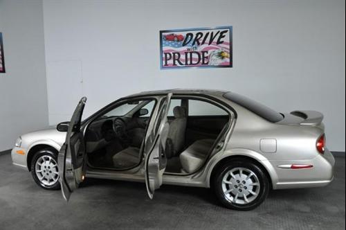Nissan Maxima 2000 photo 1