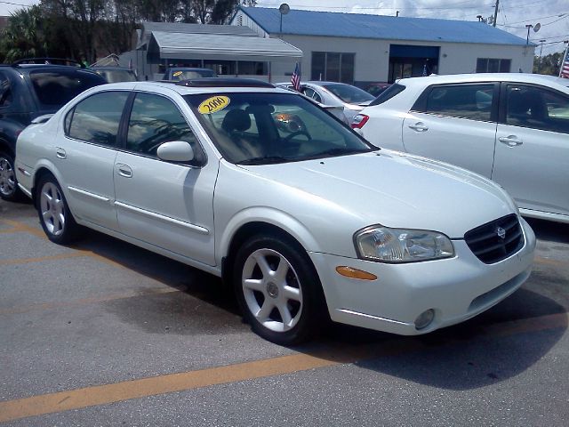 Nissan Maxima 2000 photo 2