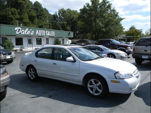 Nissan Maxima 2000 photo 1