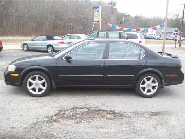 Nissan Maxima 2000 photo 1