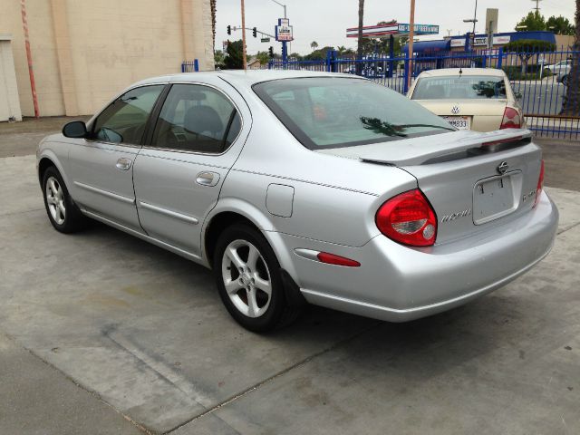 Nissan Maxima 2000 photo 1