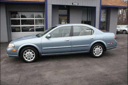 Nissan Maxima 2000 photo 1