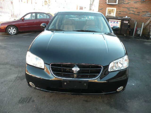 Nissan Maxima 2000 photo 1