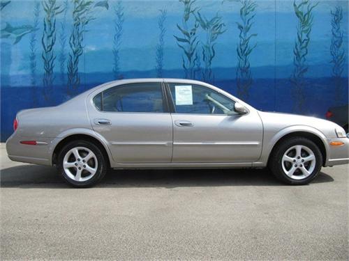 Nissan Maxima 2000 photo 1