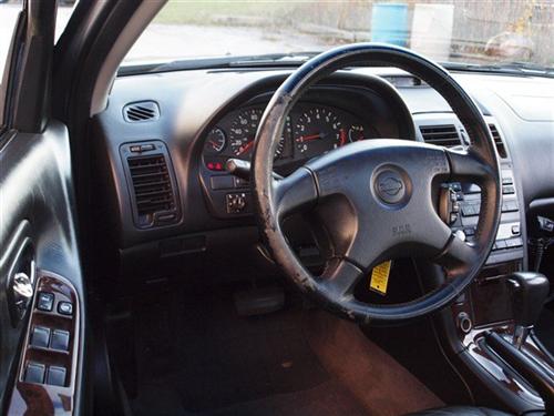 Nissan Maxima 2000 photo 1