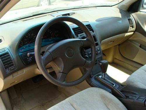 Nissan Maxima 2000 photo 2
