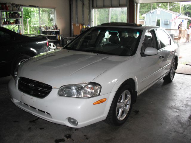 Nissan Maxima 2000 photo 1