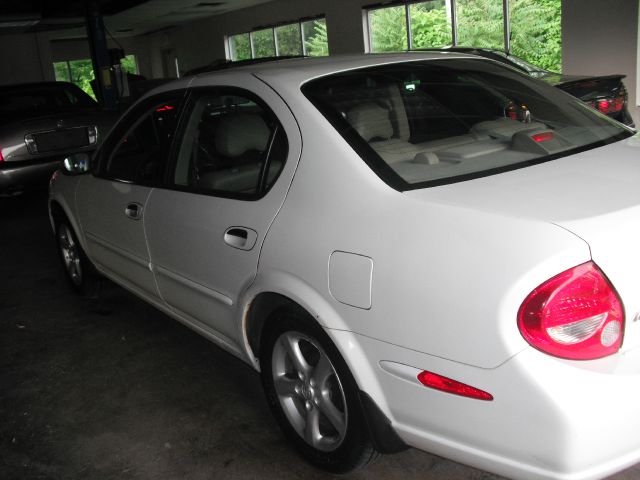 Nissan Maxima 2000 photo 3