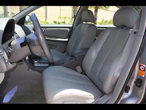 Nissan Maxima 2000 photo 1