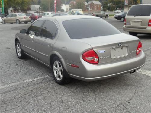 Nissan Maxima 2000 photo 1