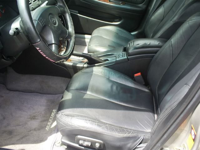 Nissan Maxima 2000 photo 1