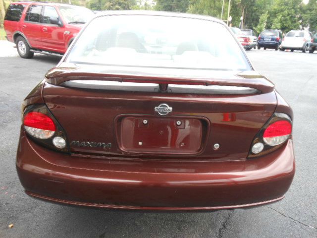 Nissan Maxima 2000 photo 1