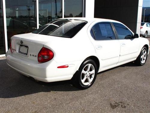 Nissan Maxima 2000 photo 1