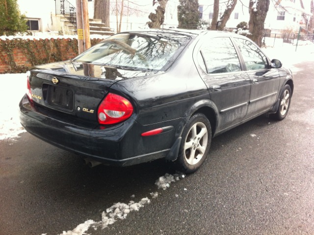 Nissan Maxima 2000 photo 1