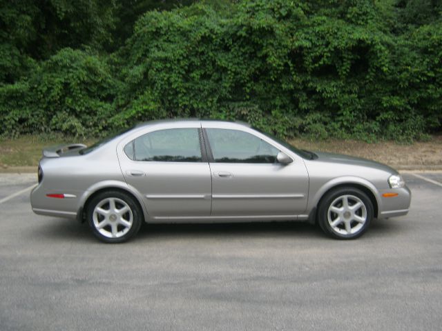 Nissan Maxima SE Sedan