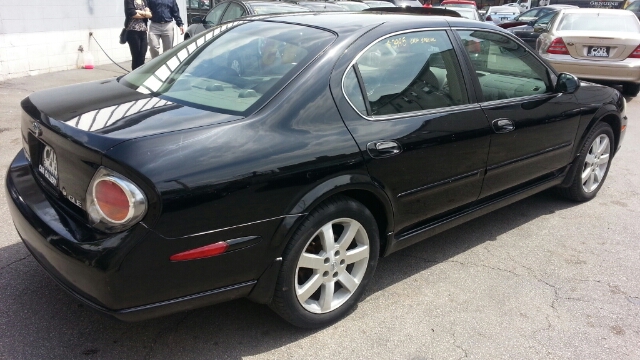 Nissan Maxima SLE Ext. Cab Short Bed 4WD Sedan