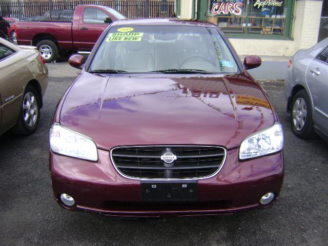 Nissan Maxima SLE Ext. Cab Short Bed 4WD Sedan