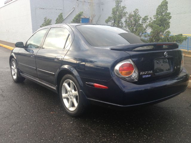 Nissan Maxima SE Sedan