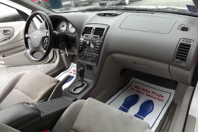 Nissan Maxima SE Sedan