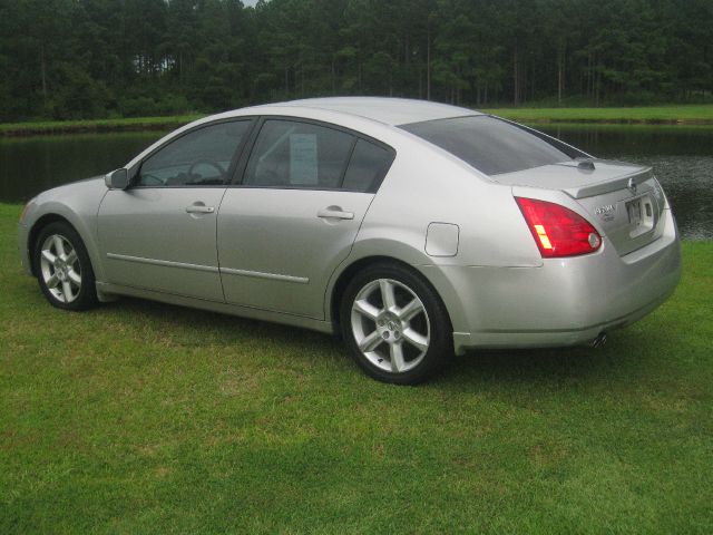Nissan Maxima SE Sedan
