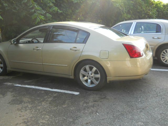 Nissan Maxima SE Sedan