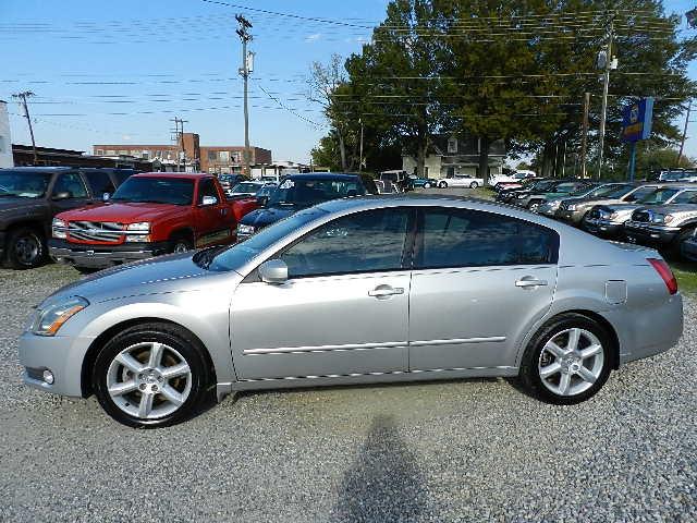 Nissan Maxima Sport -5 Speed-stick-4x4 Sedan