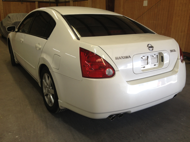 Nissan Maxima LS S Sedan