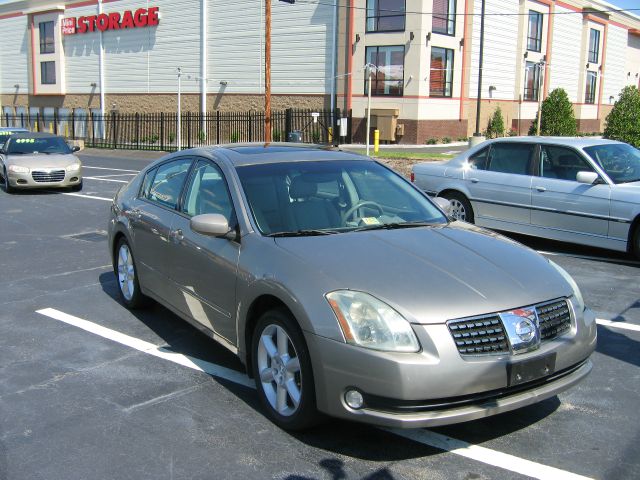 Nissan Maxima SE Sedan