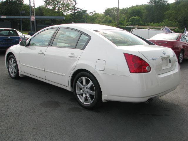 Nissan Maxima LS S Sedan