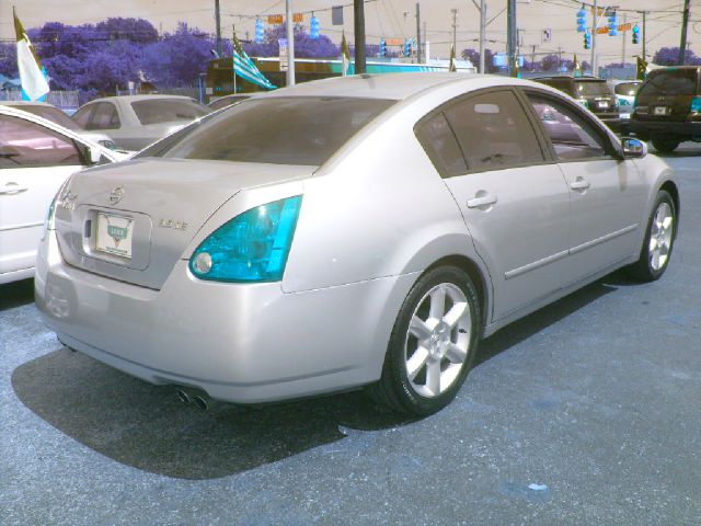 Nissan Maxima SE Sedan