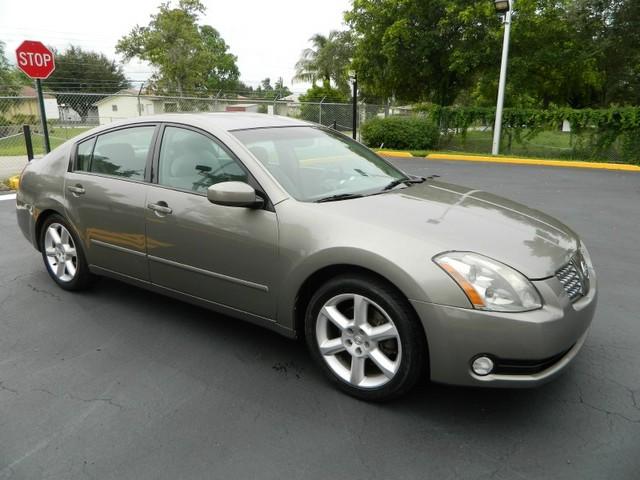 Nissan Maxima SE Sedan