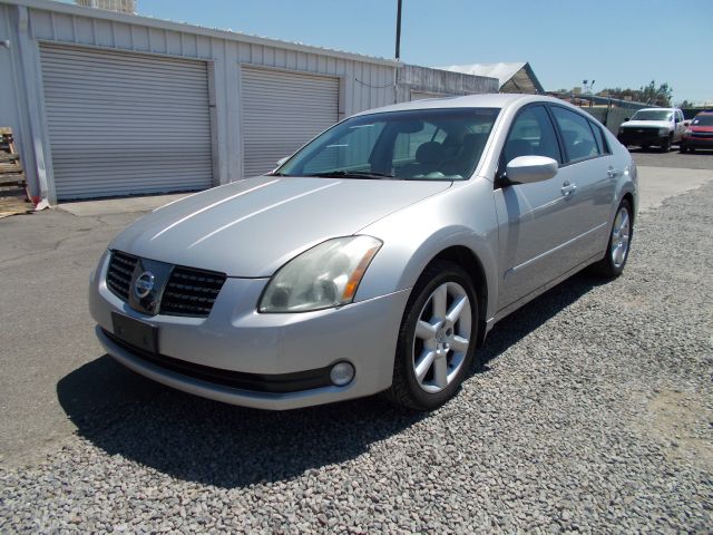 Nissan Maxima SE Sedan
