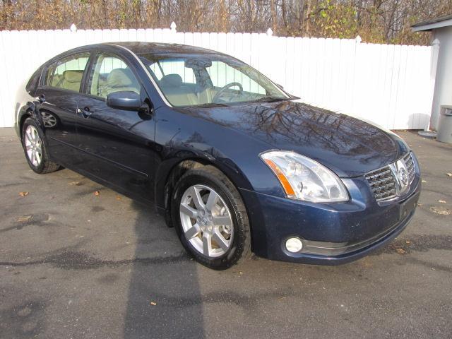 Nissan Maxima S 4x4 SUV Sedan