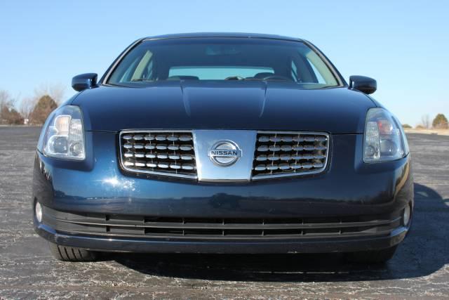 Nissan Maxima SE Sedan