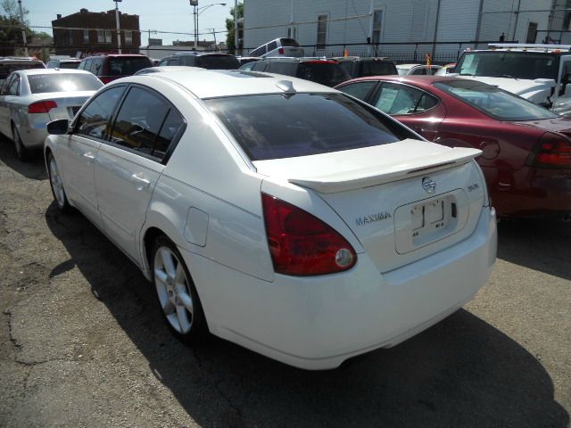 Nissan Maxima SE Sedan