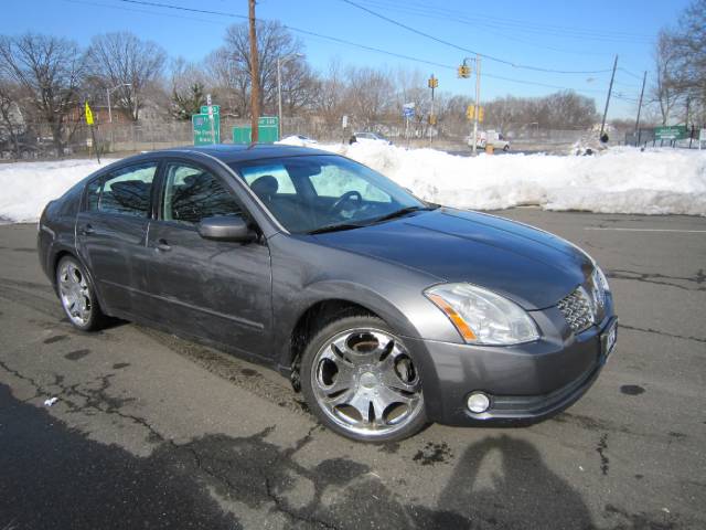 Nissan Maxima LS S Sedan