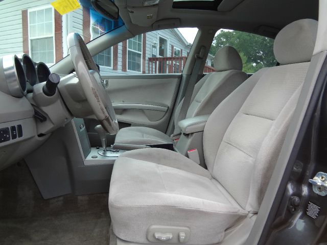 Nissan Maxima Sport -5 Speed-stick-4x4 Sedan