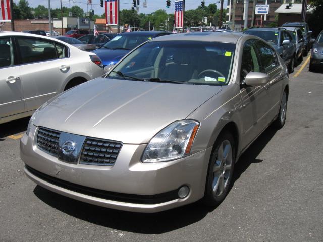 Nissan Maxima SE Sedan