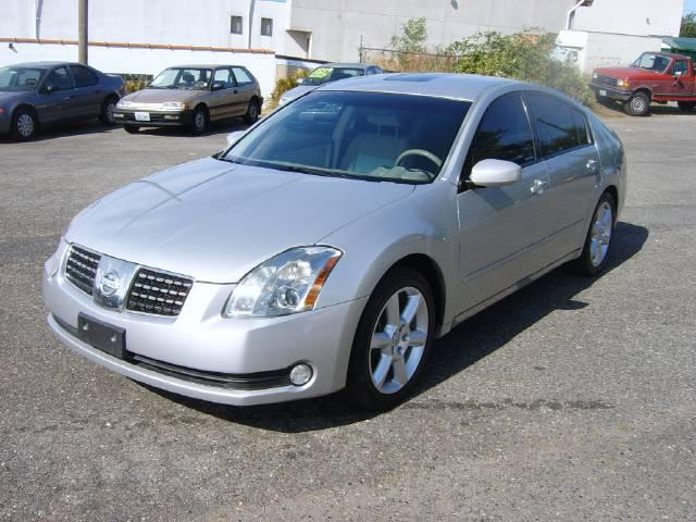Nissan Maxima SE Sedan
