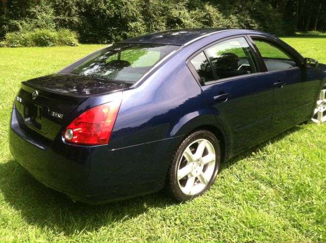 Nissan Maxima SE Sedan