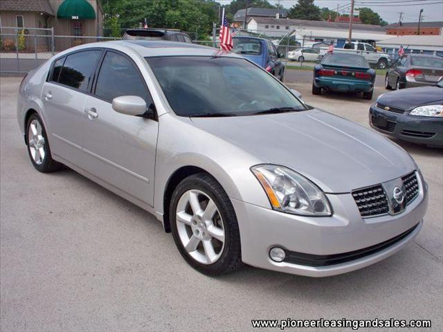 Nissan Maxima SE Sedan