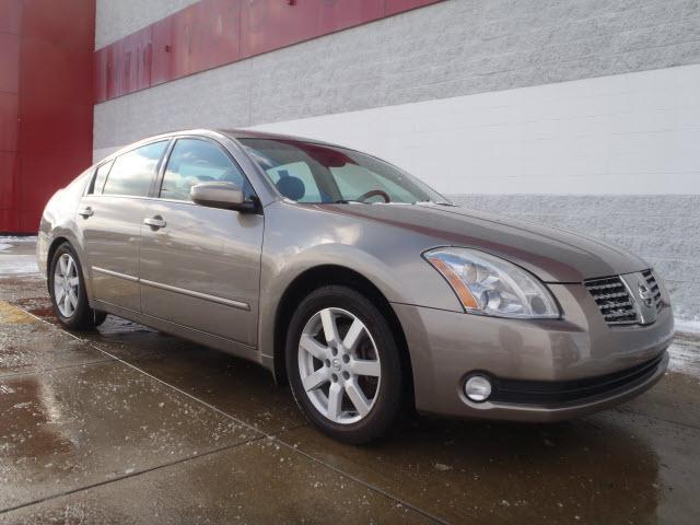 Nissan Maxima ST Pickup 4D 5 1/2 Ft Sedan