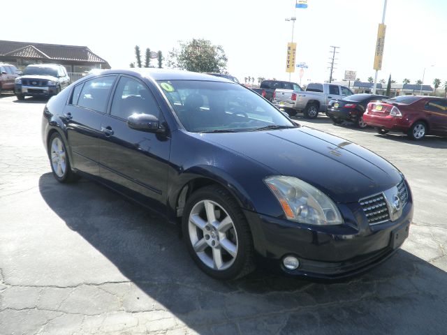 Nissan Maxima SE Sedan