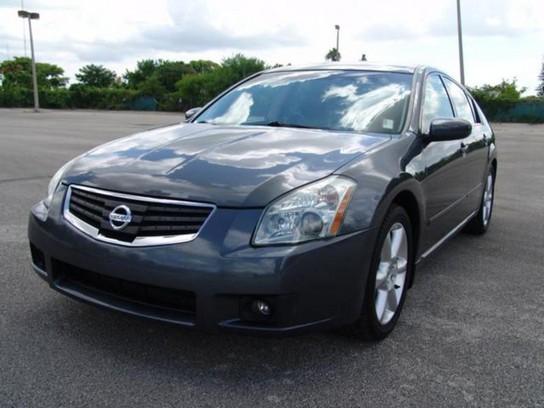 Nissan Maxima SE Sedan
