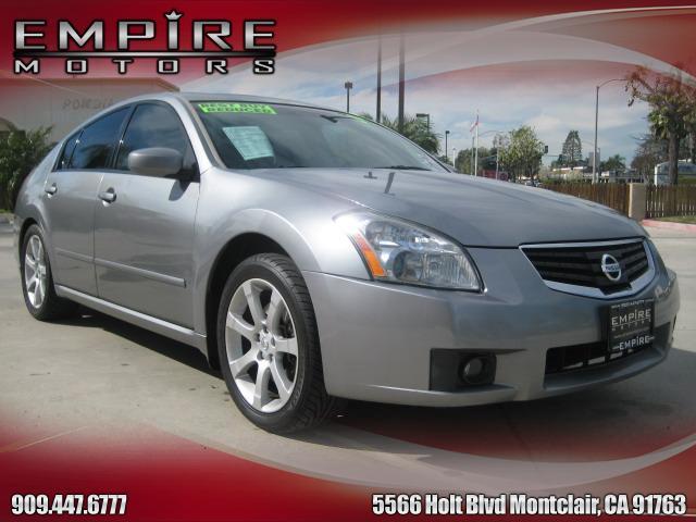 Nissan Maxima SE Sedan