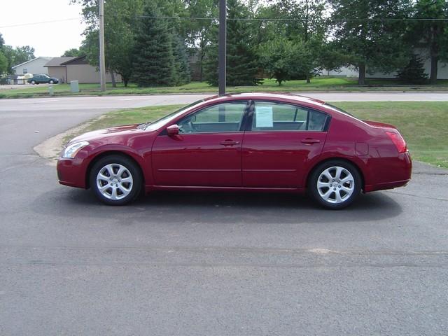 Nissan Maxima 2-door 6 BOX XL Sedan