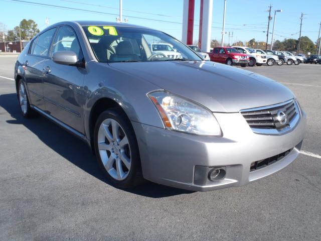 Nissan Maxima SE Sedan