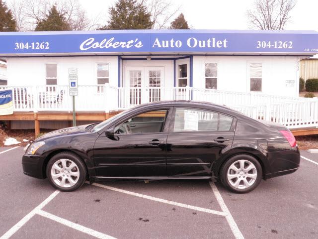 Nissan Maxima ST Pickup 4D 5 1/2 Ft Sedan